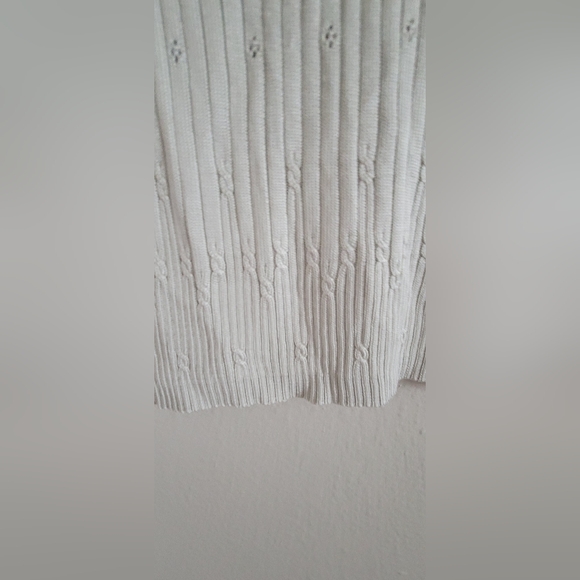 Elegant White Ribbed Top - Picture 2 of 8